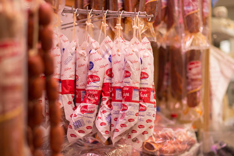 Salchichón de Málaga en la carnicería de Famadesa